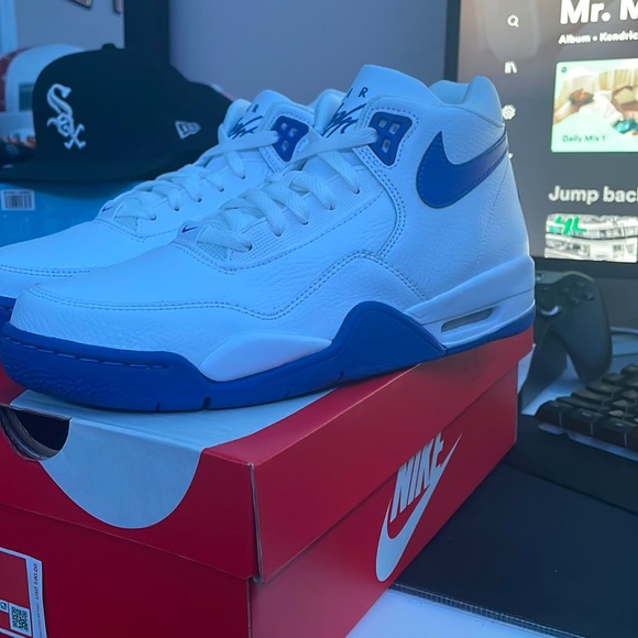 Nike Flight Legacy size 8 - Picture 1 of 5